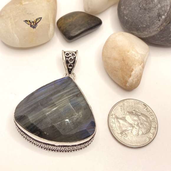 WOW Natural Labradorite Gemstone Handmade Pendant - Picture 5 of 5